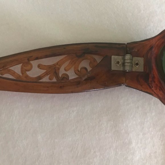 1950s Faux Tortoise Shell Carved Sunglasses w/ Green Lenses - Pin Up Sunglasses - Picture 4 of 5